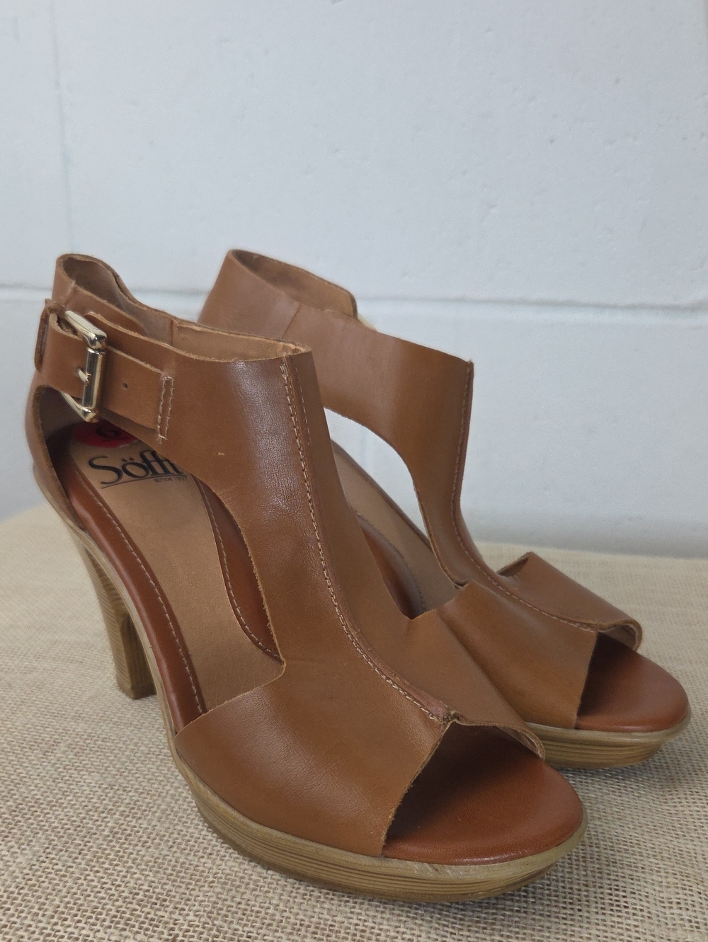 Sofft Dabney T-Strap Open Toe Leather Platform Sandal Sz6